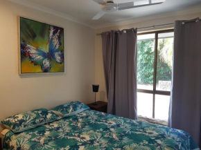 13 Coora Court - Sleeps 6, pool, air con, pets